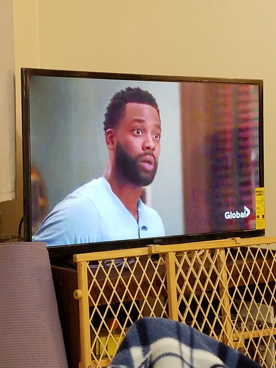 missfunsized23's tweet photo. Just catching up on some #ChicagoPD watching @RoycedaVoyce 😍 and waiting for my boys to play tonight. #ChiefsKingdom https://t.co/mSWcM7vKhN