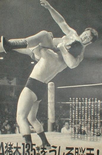 Don Leo Jonathan. How spectacular was he? THE prototypical athletic big man. If we didn’t have the footage to back up his feats, we simply wouldn’t believe them. 

Reply here w/ matches, pictures &amp; GIFS of this once in a lifetime legend.

Rest In Peace Don Leo Jonathan.