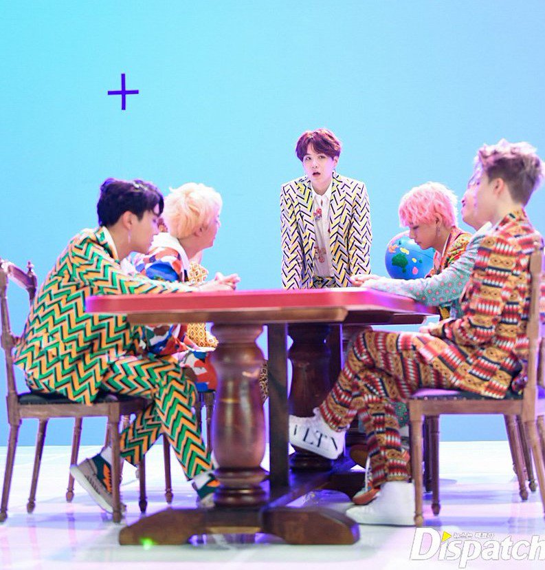 ireumeunZdawg's tweet photo. BTS establishing their democracy #ArmyIndependenceDay https://t.co/ClOqaCf0Ba