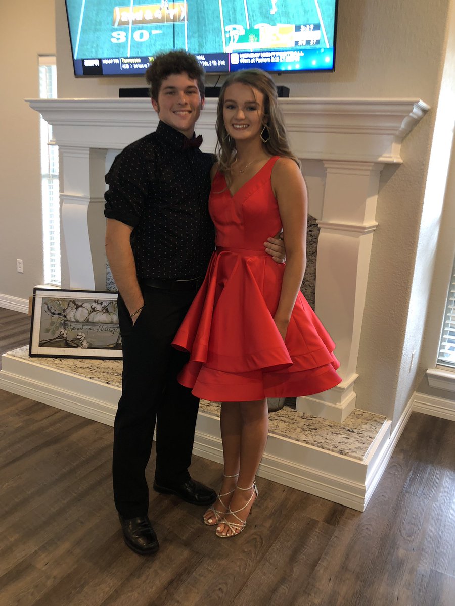 karriefaithand1's tweet photo. i had the hottest partner on the dance floor❤️ https://t.co/hZWo97AhN3