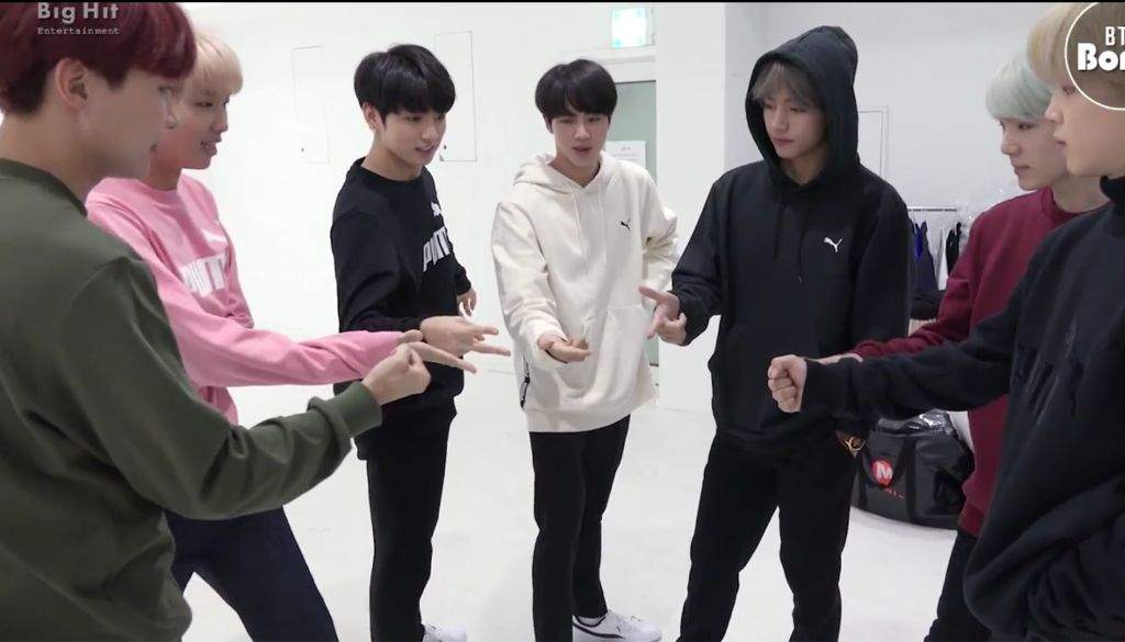 ireumeunZdawg's tweet photo. BTS establishing their democracy #ArmyIndependenceDay https://t.co/ClOqaCf0Ba