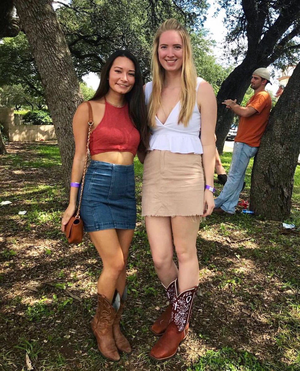 Texas_Angels's tweet photo. Another win for the books! Texas is Back 🤘🧡 #hornsupwingsout #txangels https://t.co/GBJsB8mlsJ
