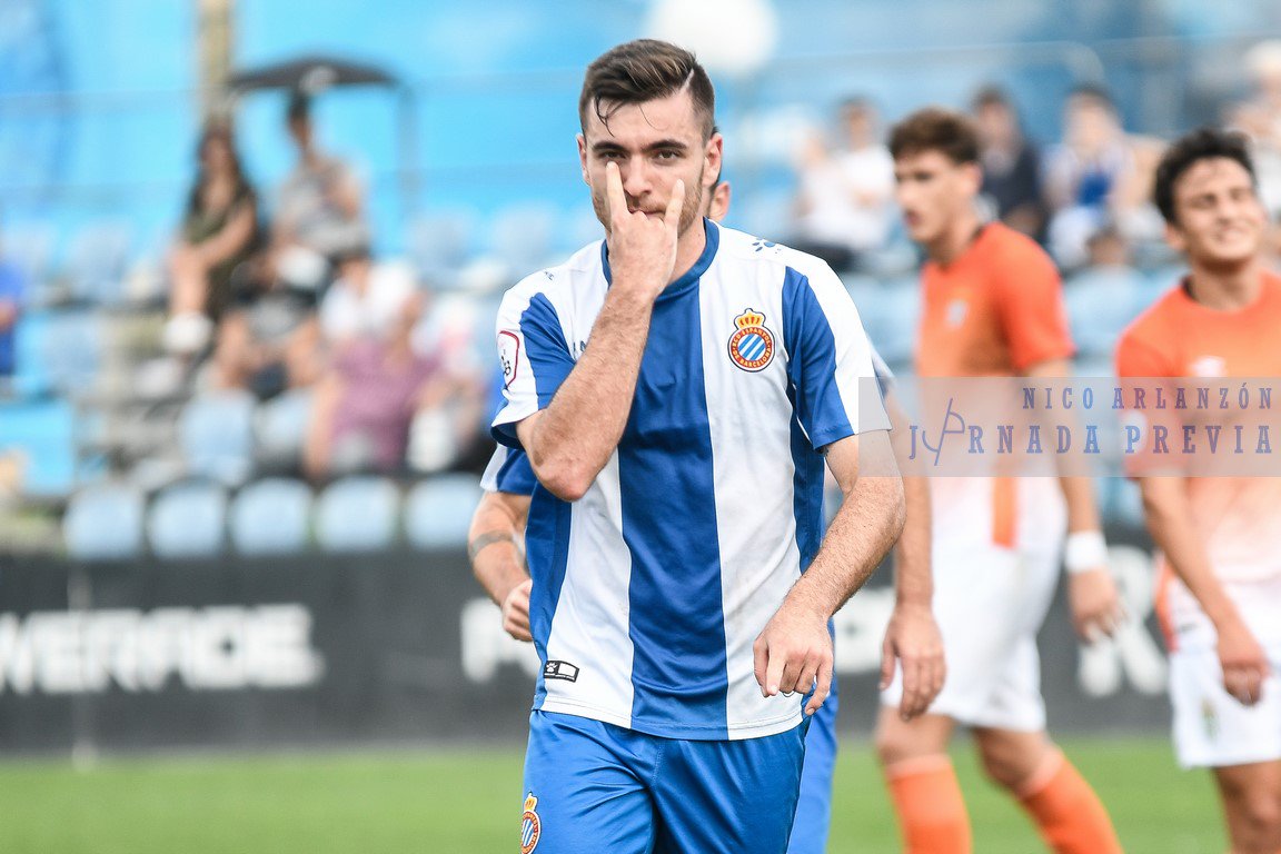 jornada_previa's tweet photo. FOTOGALERIA. Segunda División B: @RCDEspanyol B - @CFPeralada 👉🏻 https://t.co/ah1J7hebFX | Fotos @nicolasarlanzon #2bg3 #rcde https://t.co/5yyBAzTv7H