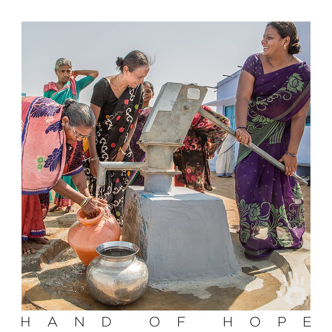 JoyceMeyer's tweet photo. These women in India, are able to collect clean water at this well because of a Well of Life project the friends and partners of Hand of Hope helped support. Thank you for helping quench people’s thirst and bringing them the Living Water. #HandOfHope #GiveHope https://t.co/9bOVqTb6hY