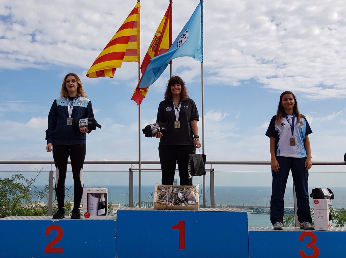 Fin de semana en Barcelona, con el III Open 10 metros máster 100, del club Tir Sportiu de Barcelona. Seguimos aprendiendo de lo que tenemos que hacer en cada competición y cada vez con más ganas de superarnos. Un placer volver siempre donde te tratan como si fueras de la familia.