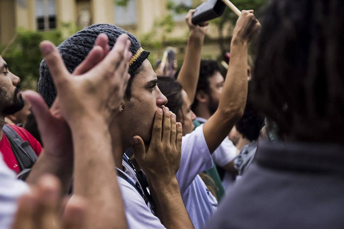 MidiaNINJA's tweet photo. Mestre Moa do Katendê foi homenageado na manhã desse domingo nas ruas do centro de São Paulo. Se fere nossa existência, seremos resistência! ✊🏾
Fotos: William Vieira fotografia/ Mídia NINJA https://t.co/0e8UzbyyEV