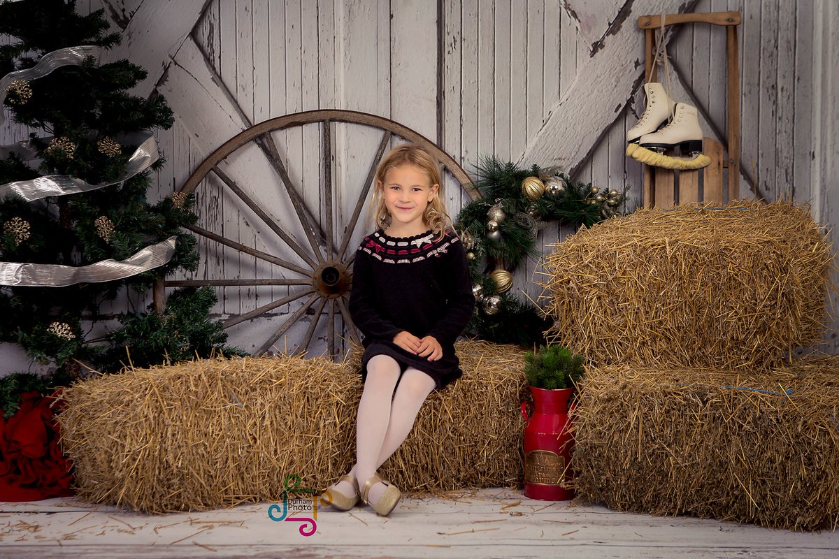durhamphotoca's tweet photo. Holiday Photos are ready to be booked! ! #farmholidayphotos #babyitscoldoutside #itscoldoutsidebutheyarestillsmiling #smilesinwinter #pwelltreefarmbowmanville #holidayphotos #holidayminisessions #christmasphotos #christmasfamilyphotos #durhamfamilyphotographer #durhamphotoca https://t.co/eVB00lR4yK