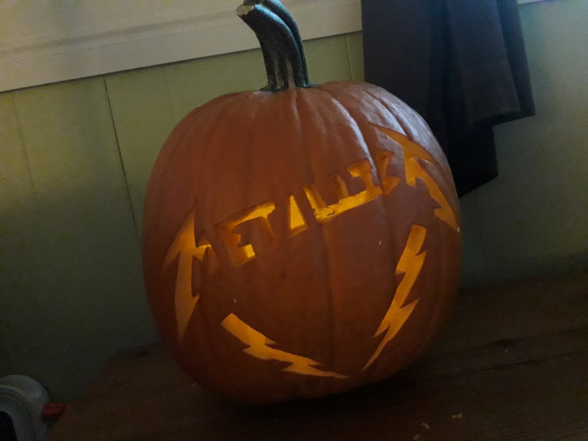 KramRetnuh01's tweet photo. @Metallica ....cuz Halloween is metal \m/ https://t.co/ual47aOPhO