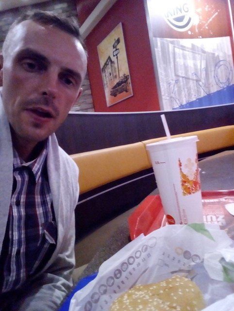 Eine burgerking-s enne Amsterdam-i s&otilde;itmist. Burger l&auml;heb v&auml;gisi k&otilde;htu aga tuju ainult t&otilde;useb. #burgerking<a href="/tag/burgerking"class="tags"><span>#burgerking</span></a><a href="/tag/ade"class="tags"><span>#ade</span></a><a href="/tag/amsterdamdanceevent"class="tags"><span>#amsterdamdanceevent</span></a><a href="/tag/taastun"class="tags"><span>#taastun</span></a>