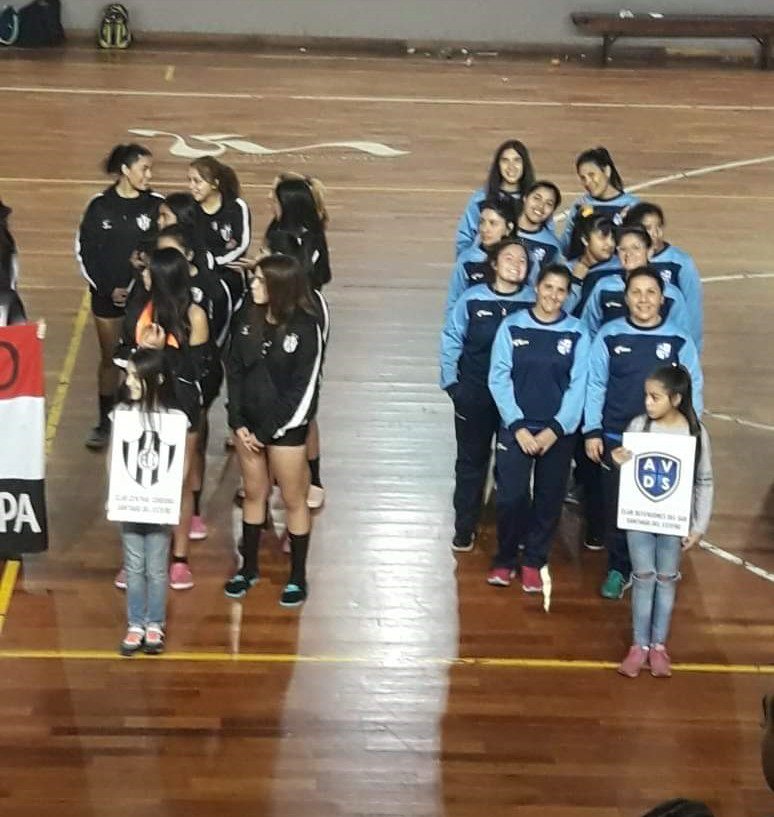 💫 #LigaNacionalB Femenina 2018 - Semis por el 5° lugar 

🔊 Las Ferroviarias fueron más en el duelo de Santiagueñas 

➡ #CentralCórdoba 120 - 94 #DefensoresDelSud

🔼 Mañana

💥 7° puesto: Ciudad B (CABA) v Defensores del Sud

💥 5° puesto: Central Cba v Regatas