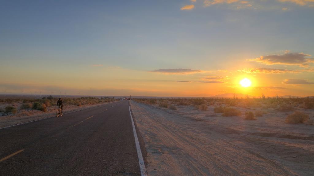 NASA's tweet image. Evidence has been found that 2 known faults are linked in seismically active Southern California &amp;amp; northern Mexico. Knowing how faults connect helps scientists understand whether an earthquake on one section of a fault results in a larger earthquake. More: go.nasa.gov/2pRH1uX