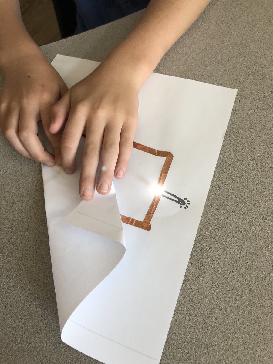 WrenHayes1's tweet photo. Building a circuit with copper tape! https://t.co/ggsjVYQxkg