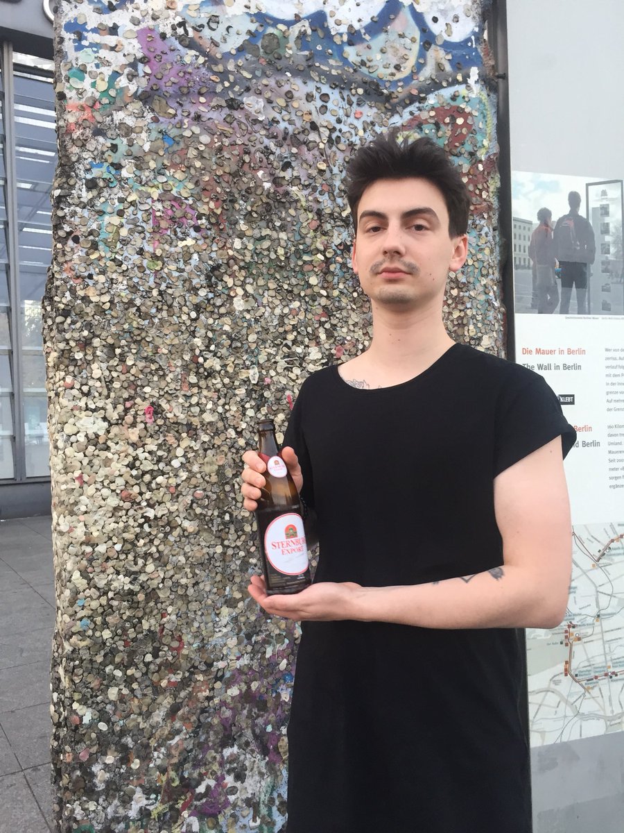 DmitriyBohan's tweet photo. Это Берлинская стена https://t.co/NjHZQnLc5K