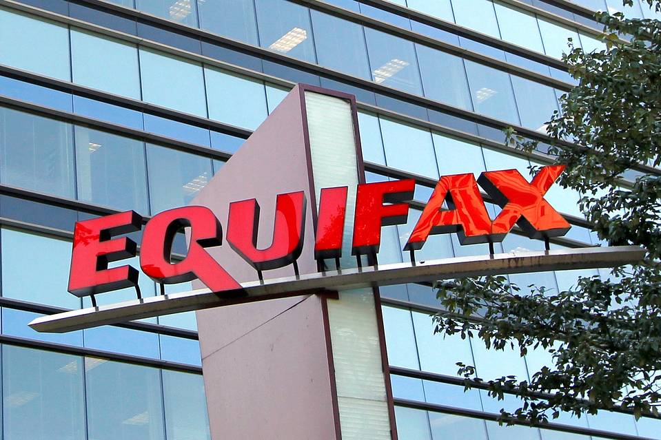 cclswa's tweet image. Australia’s largest credit reporting agency has been fined $3.5 million!

 @Equifax was ordered to pay the fines by the Federal Court for engaging in misleading and deceptive conduct and using unconscionable sales tactics on vulnerable consumers.
#ACCC #CCLSWA #forfairfinance
