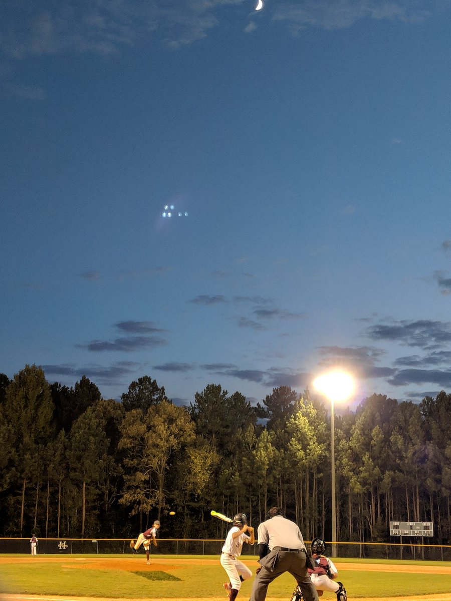 MegRoberts83's tweet photo. Sunday night under the moon #BaseBall #baseballmom #moonlight https://t.co/erP4nTHff1