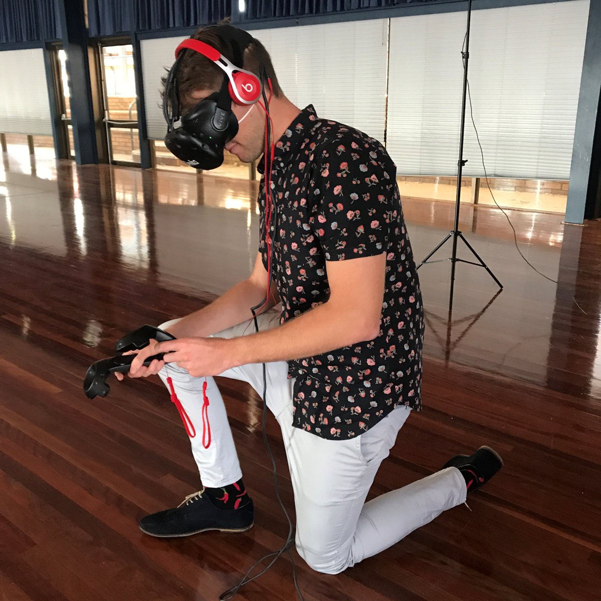 kolbbydevika's tweet photo. Educators are pushing the boundaries and giving virtual reality a go, to better learning experiences for students in the classroom. Learn about Antarctica in your textbook, then go there with virtual reality! 

#kolb #virtuallearning #education https://t.co/QC7kkXgttH