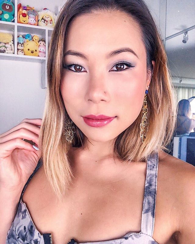 kaseyma__'s tweet photo. [ #GiftfromBC ] #SELFIETIME 💫! I’m so in love with @Beautycounter’s new Statement Eyeshadow Palette 🎨: it consists of blues, purples, and neutrals for A PERFECT blend of SULTRY and DARING 🙌🏼. Lately, I’ve been using only neutral eyeshadows lately, so… https://t.co/CRfAlae01k https://t.co/D1A8SnNneM