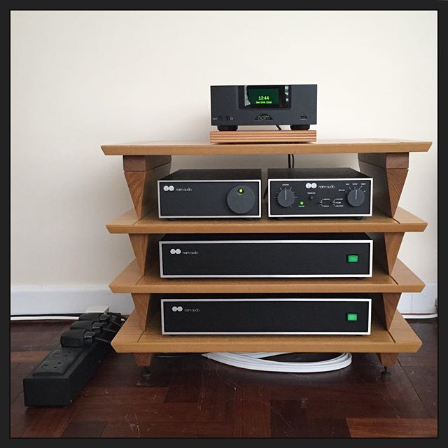 lok_hifi's tweet photo. Isoblue, modular racking, oak finish💚 #lokhifi #naimaudio #naim #audio #classic #british #hifi #madeintheuk #isoblue #hifirack #hififurniture #audiofurniture #nap #nac #unitiqute2 #audiophile #vintagehifi #retrohifi #classicaudio #design #interiordes… https://t.co/kQsf7kpT97 https://t.co/zR1Ox3oMHV
