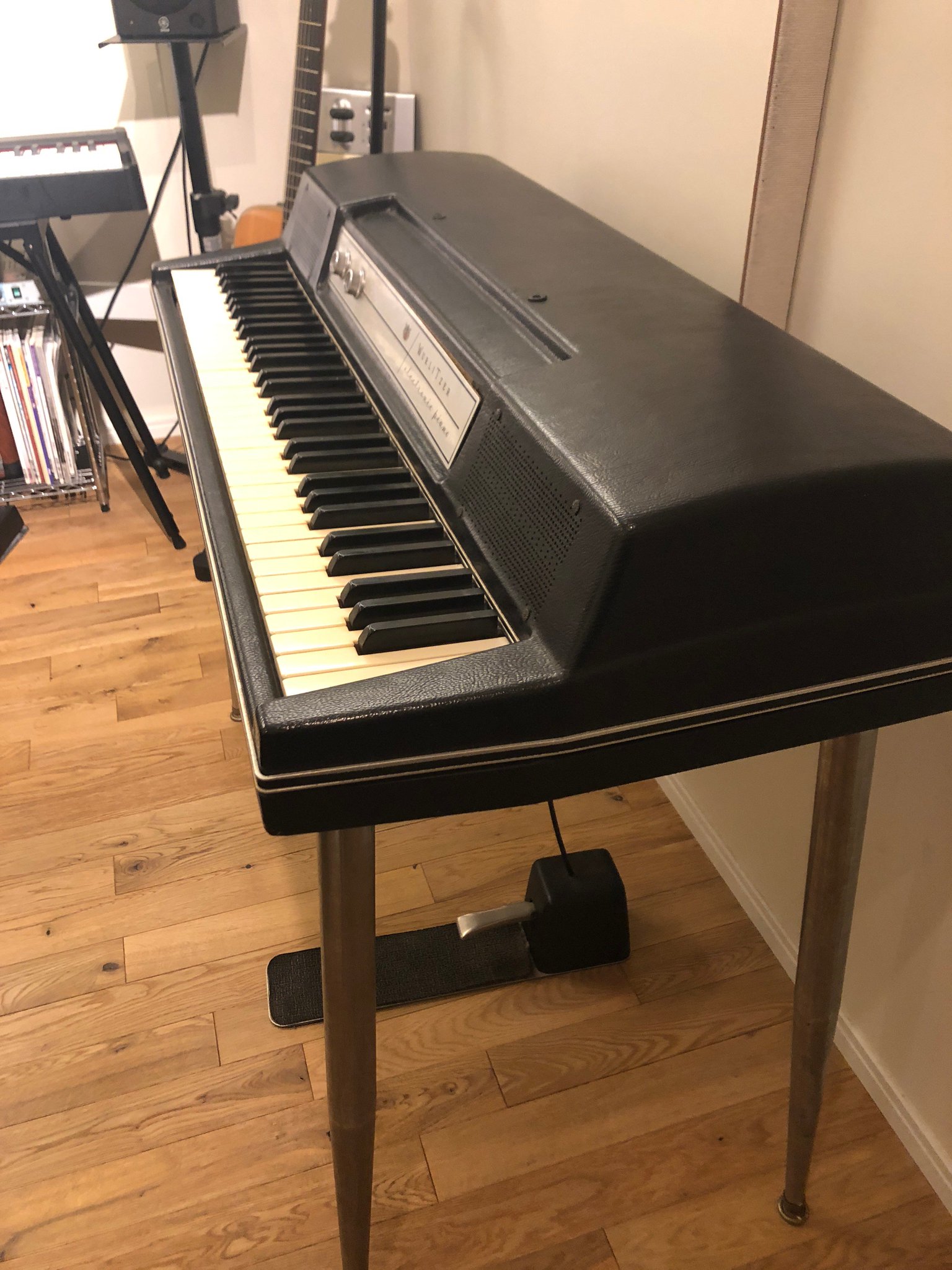 再投稿 ウーリッツァー WURLITZER アップライトピアノ