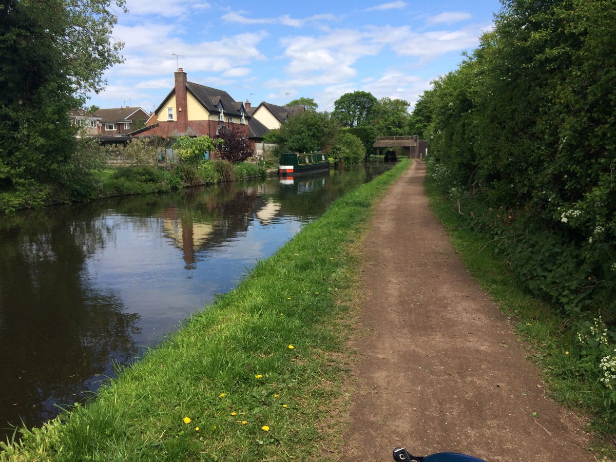 GreatGeology's tweet photo. Sunny days and canal paths make this cycle touring all too fun! #England #canalpaths #cycletouring #dontfallin #England @CanalRiverTrust @VisitEngland https://t.co/jhyTwXb3ay