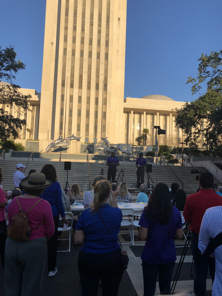 Fountain4Judge's tweet photo. Loved breaking bread with complete strangers, who, after sharing a meal together, we now call friends. We shared our life experiences and exchanged ideas about making TLH a better place. #longesttable #Lisa4Judge #Vote4Lisa @COTNews @LeonCounty @VillageSquareFL @TalChamber https://t.co/kVDanjFsu3