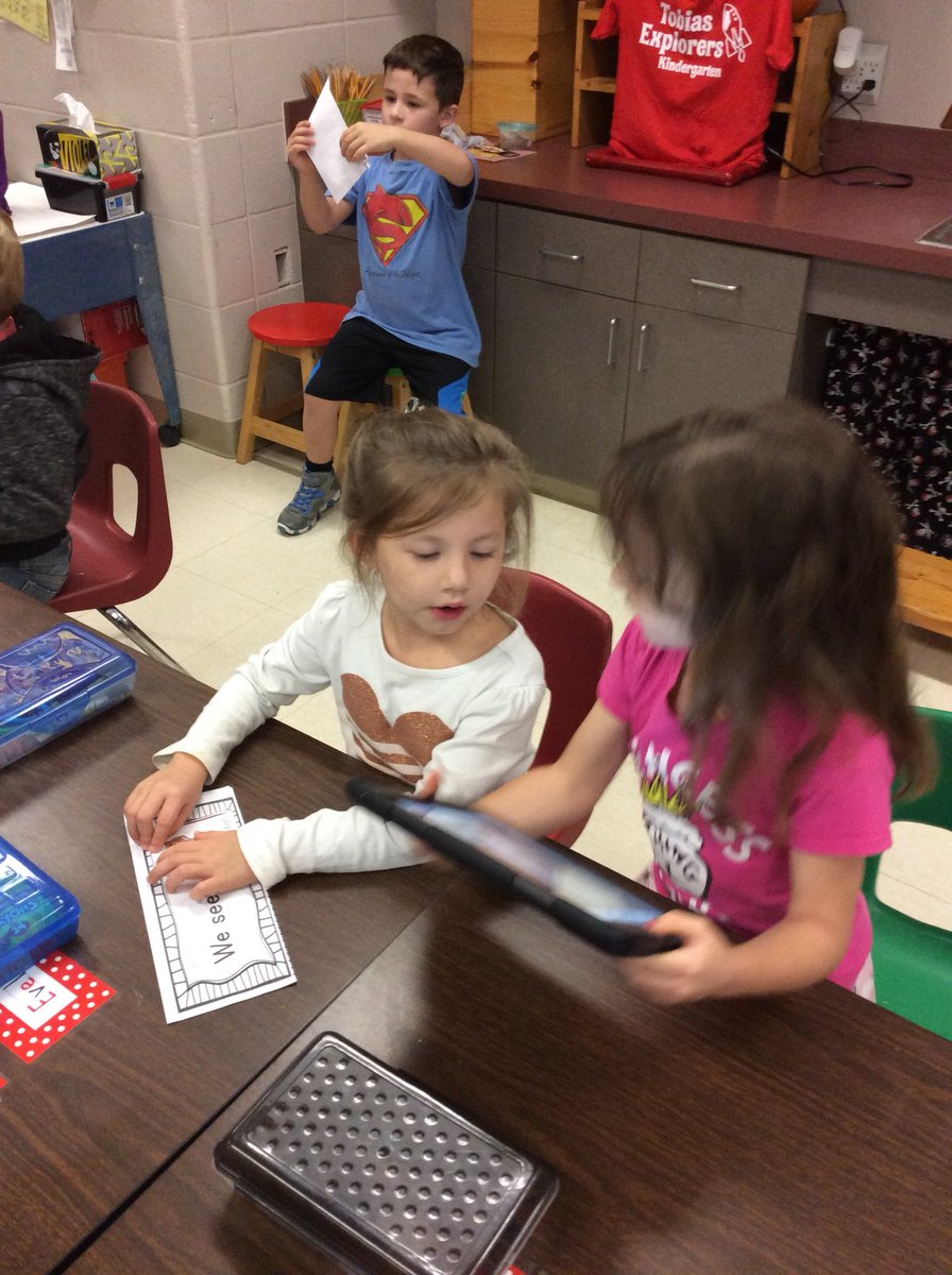 My #Tobias1st graders taught Ms. Moore’s <a href="/TobiasExplorers/">Tobias Elementary</a> Kindergarteners how to use <a href="/Seesaw/">Seesaw</a> this past Friday. They loved getting to be the teachers. 

#TobiasProud
#WeAreConnected