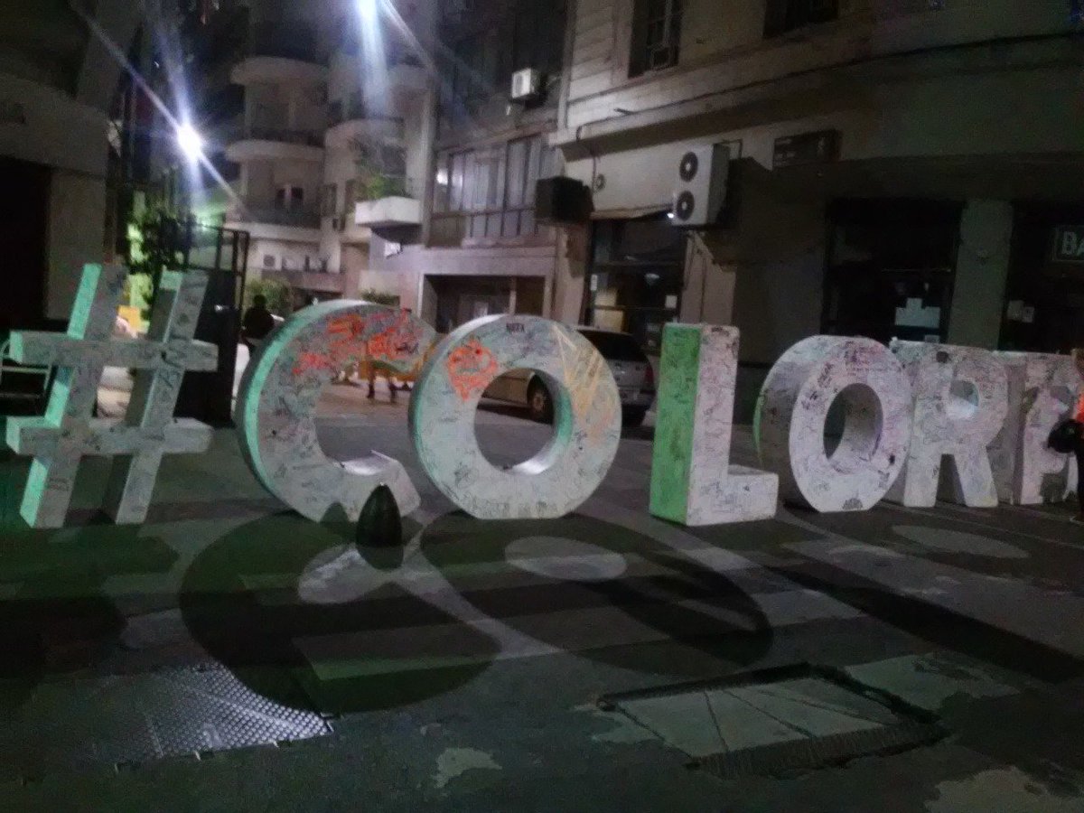 Adronis's tweet photo. Vi que estaban haciendo varios graffitis sobre cortinas metálicas en la calle Reconquista la gente de #Colorba
Este gato parecía jugar con el cono metálico de la semipeatonal.
#BuenLunes #DiversidadCultural #graffiti #graffitiart #BuenosAires2018 https://t.co/kHMDEkhtwX