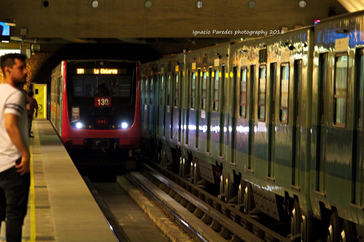 JosIgnacioPared's tweet photo. Los nuevos trenes NS2016 del @metrodesantiago que serán parte de la renovación del material rodante de los NS74, los más antiguos de la red y circulan por la L2 Y L5😊🚄🚇📷, a cuidar los nuevos trenes. #Línea2, #Línea5 #NS2016 #NS16 #NS74 #MetrodeSantiago https://t.co/hUO5DdvNLP