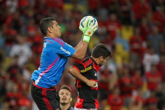 ChiquinhoFala's tweet photo. É nessa hora que se sente falta do Diego Souza https://t.co/ywVbaUmtbC