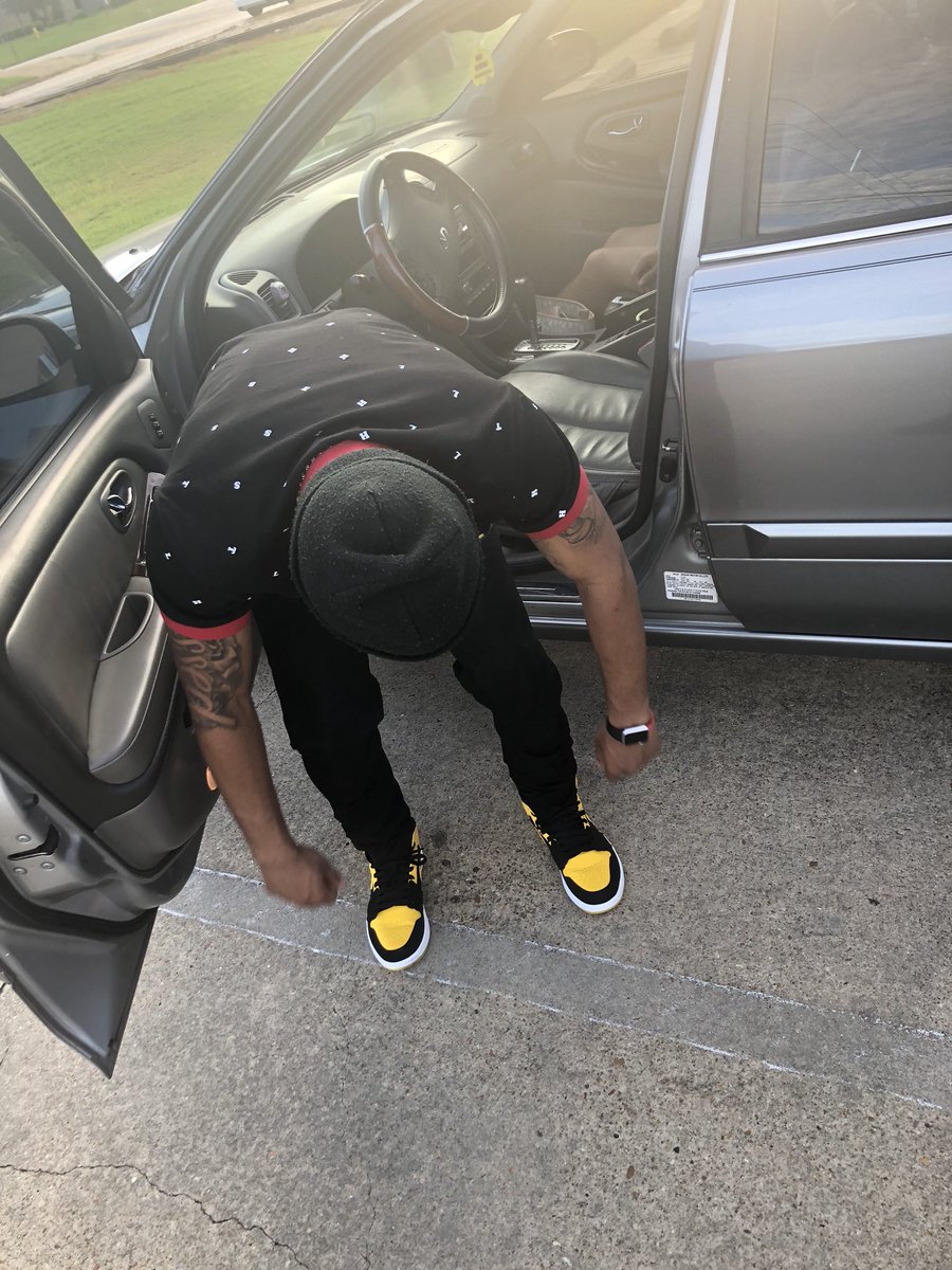 AyeSayLo's tweet photo. Iβll youngboy walk on any hoeπΆπ½ββοΈπ€§
#birthdayfever #ripTray #ripR3D #ripD https://t.co/Fem2F2dMRQ