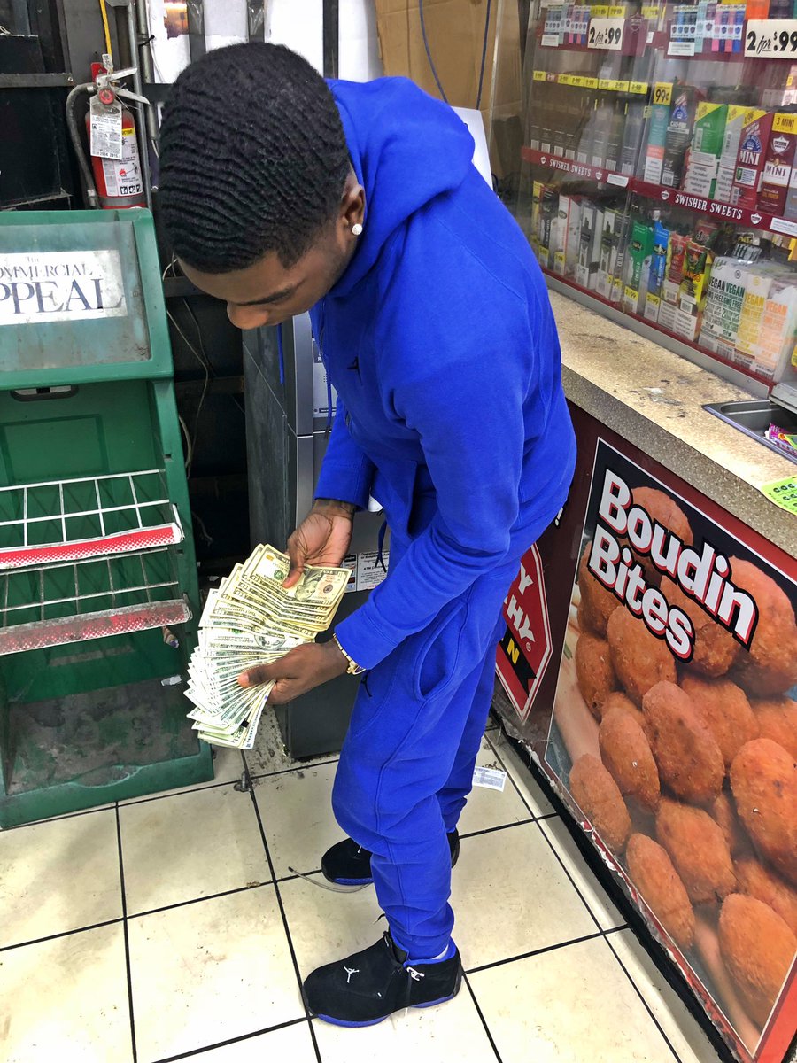 PaidandFullTay's tweet photo. Yea I Was Way Down⬇️ Na I’m Making Plays Now🤑 All Through The Trap🏚 A Long Way From The Playground 🎩💰 https://t.co/LCzdmhh8Fn