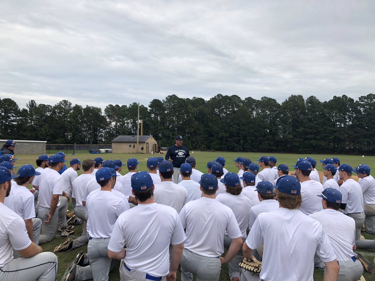 Huge shoutout to Atlantic Christian Baseball Alum and @Yankees Scout @BillyGodwin28 for delivering a passionate message to our young men! #bulldogbaseballfamily #rolldawgs