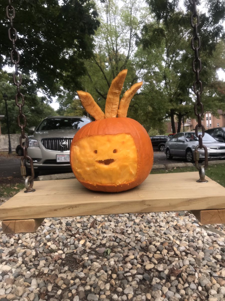 ChloeWhicker's tweet photo. Expectation vs reality spooky edition     🎃 @faithbaer https://t.co/963bcQHCRr