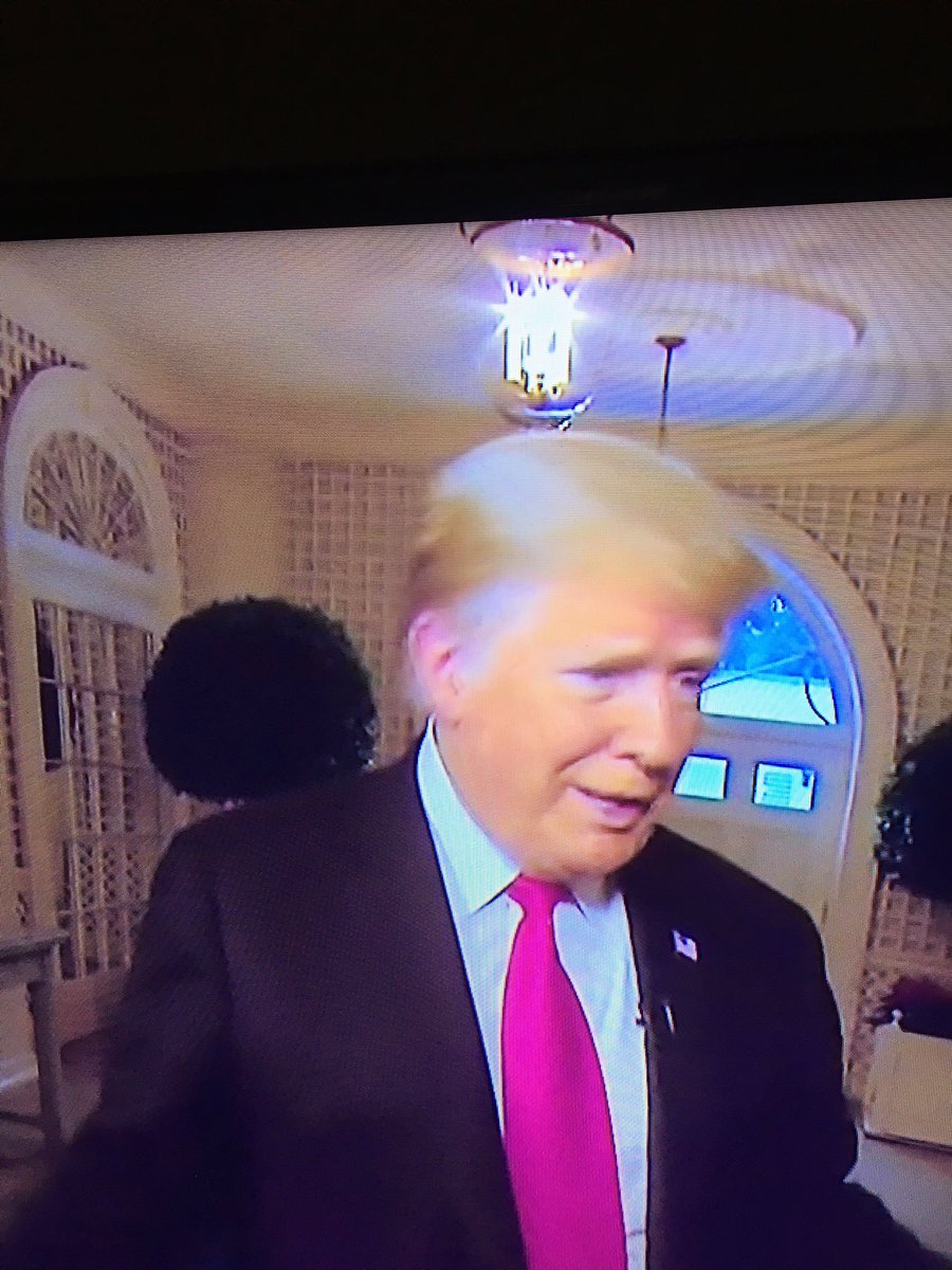 AngryLiberal's tweet image. Why is she not asking about this bizarre makeup situation? #60Minutes