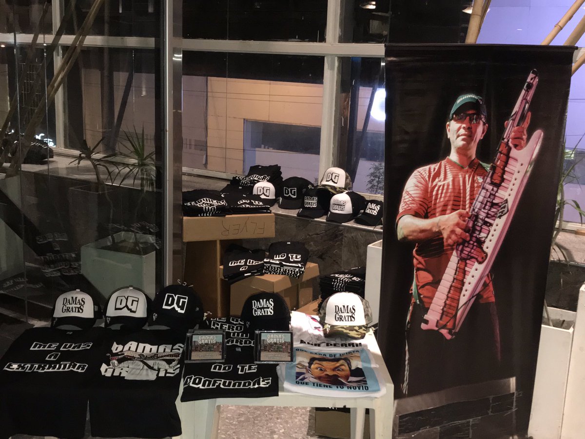 atr_damasgratis's tweet photo. YA ESTAMOS EN MDQ TEATRO CITY ATENTOS APENAS ENTRAN A LAS SALA ESTAMOS CON LOS STAND OFICIAL DE DAMAS GRATIS OJO Q AFUERA ESTÁN LAS COPIAS !!! Después no #valellorar #damasgratisvaatocar -#yoteavise https://t.co/vo6r3NOn9b