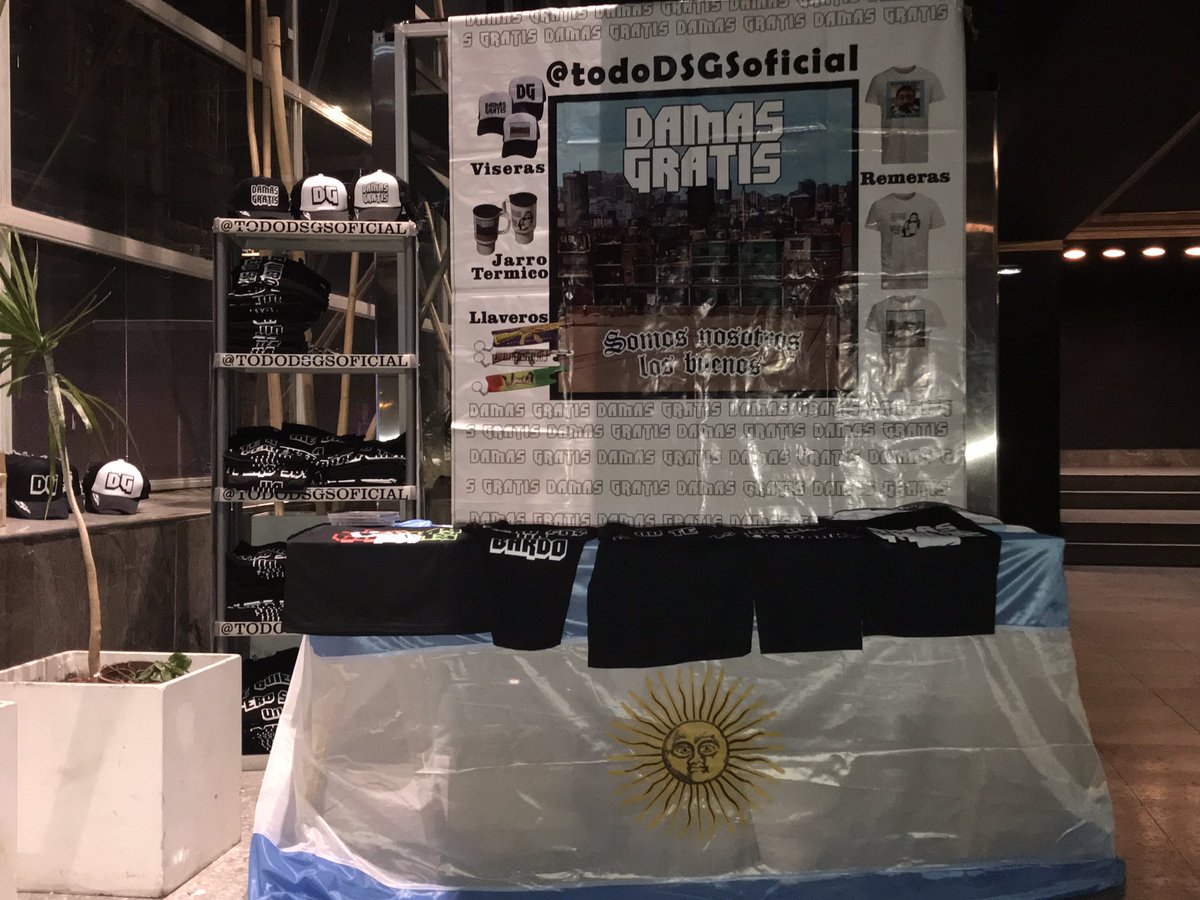 atr_damasgratis's tweet photo. YA ESTAMOS EN MDQ TEATRO CITY ATENTOS APENAS ENTRAN A LAS SALA ESTAMOS CON LOS STAND OFICIAL DE DAMAS GRATIS OJO Q AFUERA ESTÁN LAS COPIAS !!! Después no #valellorar #damasgratisvaatocar -#yoteavise https://t.co/vo6r3NOn9b