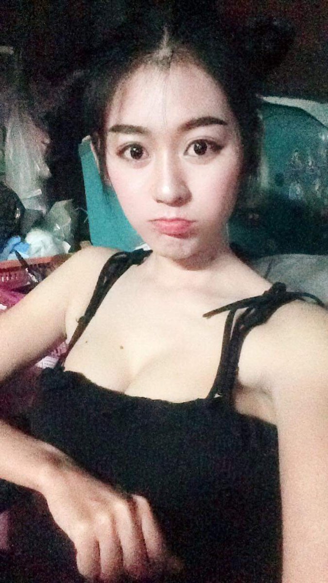 roza300k's tweet photo. เมื่อเช้าไปส่งลุงมา ยามจะมองทำไมนักหนา ลุงก็เล่นแต่มือถือไม่ดู....ยามเลย., ยามหน้าอย่่างหื่น
#เงี่ยนเลย #ผัวยาม #เงี่ยน #อยากเย็ด
#เรื่องเสียว #ชอบคนแก่ #ชอบควยเล็ก
#เงี่��นน้ำเดิน https://t.co/AKvG1bCBvk