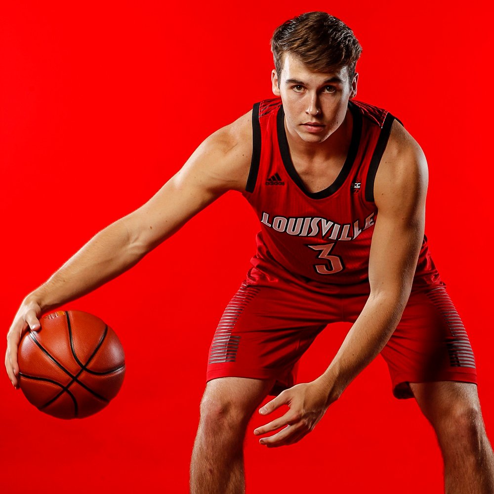 JoGriffin's tweet photo. 🔴 #TEAMRED 🔴
 
🏀: @LouisvilleMBB Red-White Scrimmage
📅: NEXT SUNDAY [Oct. 21]
⏰: 2 p.m. https://t.co/ZUYeGzYSaH