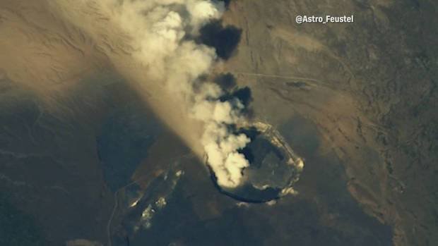 TimeOfApollo's tweet photo. At GET of 81:02, this has been very quiet on the channel. However in their last Hawaii pass the crew reported seeing eruptions from the Kilauea volcano. https://t.co/toeKVKfDl3
