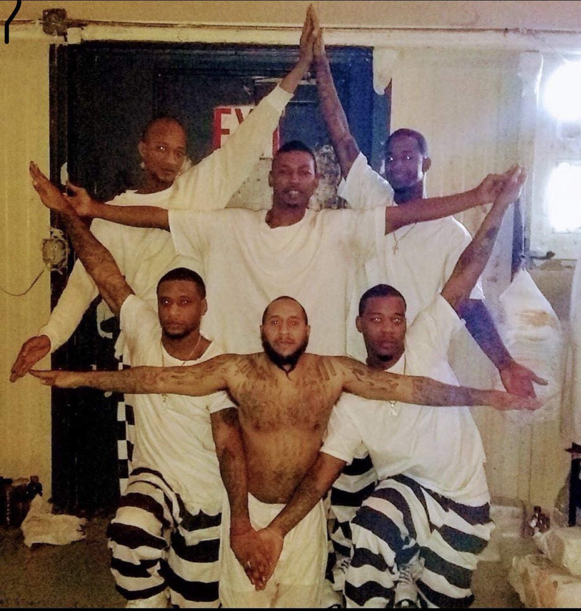 DykeJones69's tweet photo. Meanwhile in Cook County’s Gangsta Disciple Creative Arts Class... https://t.co/QbreDSyGWb