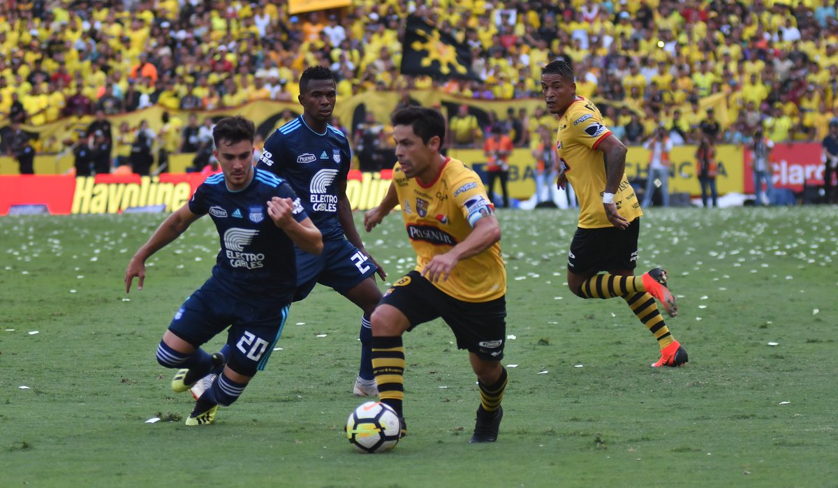 SDKec's tweet photo. Si hay alguien que está por encima del bien y del mal en #BSC , es MATIAS. Se comió las verdes y fue siempre lider con su grupo de compañeros, aunque al hincha o al directivo no le guste pero por algo es CAPITÁN. Si alguien puede salir a decir lo que la PUTA GANA le de, es OYOLA. https://t.co/Hzym9M2fUb