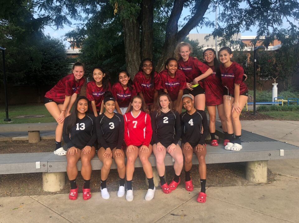 Come out and support your Edison Eagles against Lee Lancer!! Freshman- 5:00
JV- 6:00
Varsity- 7:15
🦅❤️💙