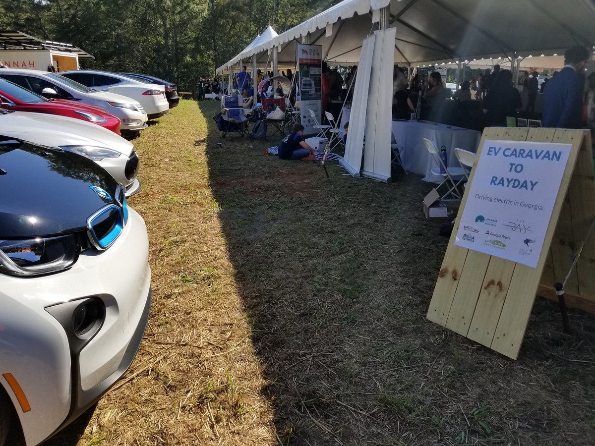 StaceyIB_enviro's tweet photo. #EV gets the best parking at #RayDay2018 Thanks @TheRayHighway @RaysLegacy @allienkelly for the wonderful #EVcaravan today and the chance to check out each other's cars #BMWi3 https://t.co/59aiBRZnlk