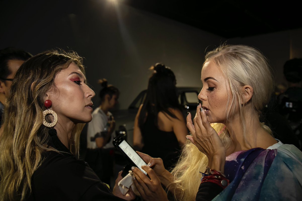 ProductionsBlur's tweet photo. #bts @LAFW with @Redken5thAve it was a pleasure to cover #lafw for the first time and we cannot wait until next year and al the events leading up to @FashionWeek throughout the next few months 🙌🏽🙌🏽🙌🏽

We have #google drives of all the images from #Fashion Week in #LA https://t.co/tXg9Of88cd