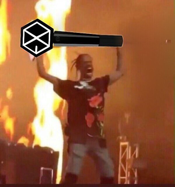 serenitymyeon's tweet photo. @weareoneEXO ME ASUSTE https://t.co/849bk1aHi2