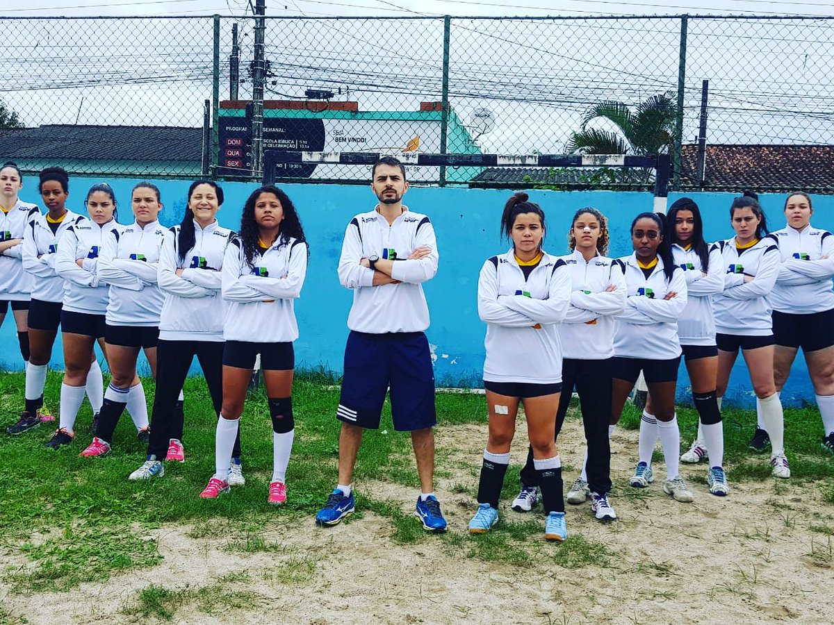 ASSEDEC1's tweet photo. Após vencer a fortíssima equipe de Caraguatatuba por 27 x 12 a equipe de Handebol da  ASSEDEC permanece invicta e irá fazer a grande final do Torneio Internacional de Caraguatatuba.
Pra cima delas meninas muito orgulho. #assedec #assedecoscip  #projetoeducandopeloesporte https://t.co/FGLMeNO6cn