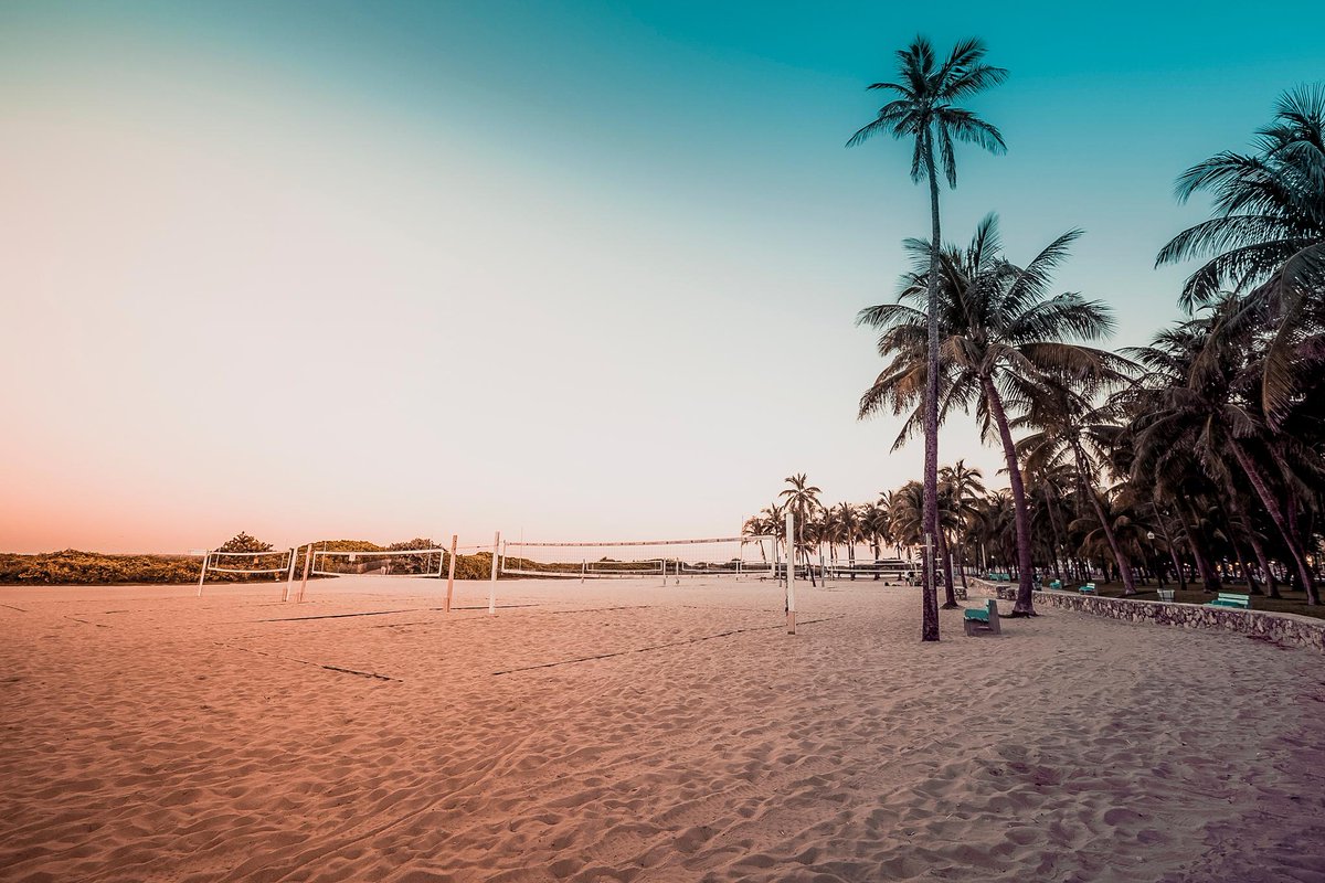 SunCountryAir's tweet photo. Sunday sunset, Miami-style – now accessible nonstop from Minneapolis/St. Paul and Nashville. #SCAGetaway https://t.co/ERAbY8qBVv