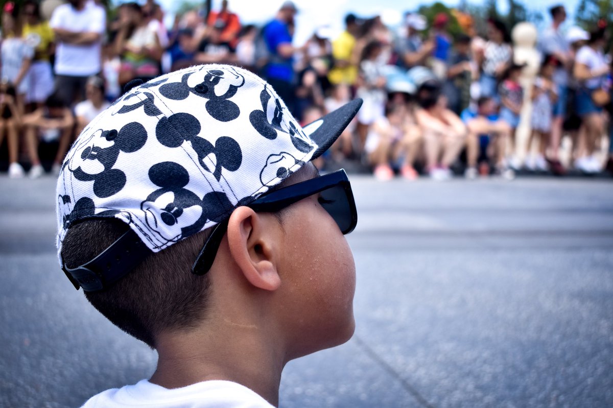 LifeWithGinaG's tweet photo. Who doesn’t love watching the parades on Main Street at Disney World?!? 
#Contest @DisneyOnIce #NEDOI
.
.
.
#DisneySMMC #disneyworld #disneymom #disneyfamily #disneyfamilia #disneykids #hm #mickeyhat #mickeygear https://t.co/77p5SwGJgJ