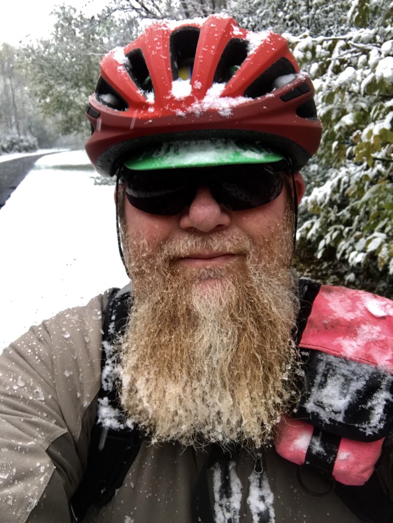 ridewithfroth's tweet photo. What a beautiful morning ride into work today! #FirstSnow #fatbike #salsacycles #tonkacycleandski #commute #beardcicles https://t.co/DPWNLIXbc4