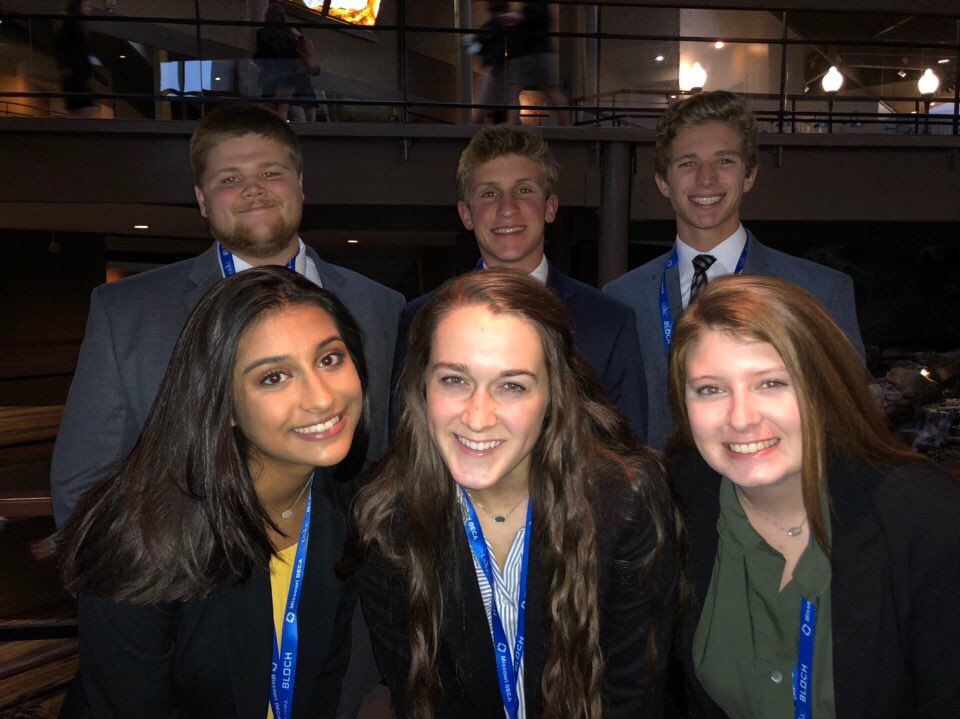 tlandwolvesDECA's tweet photo. Great pic after dinner-greeting ready for a full night of DECA #thsdeca https://t.co/bpf51UcbIy